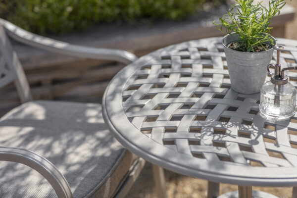 RHS Bridgewater Cast Aluminium 2 Seat Bistro Set - Image 3
